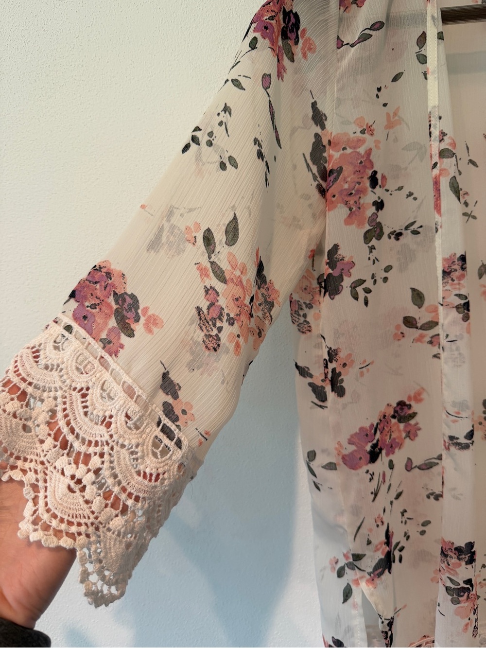 Mason & Belle Sheer Open Front Floral Sheer Tunic Kimono Lace Crochet Hem Beachy - Picture 3 of 7